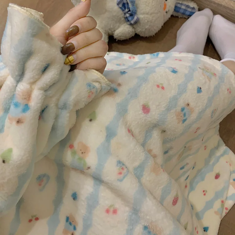 قمصان نوم نسائية شتوية كبيرة الحجم من الفلانيل قمصان نوم دافئة سميكة كورية بأكمام طويلة ملابس نوم دانتيل حلوة فضفاضة ملابس منزلية