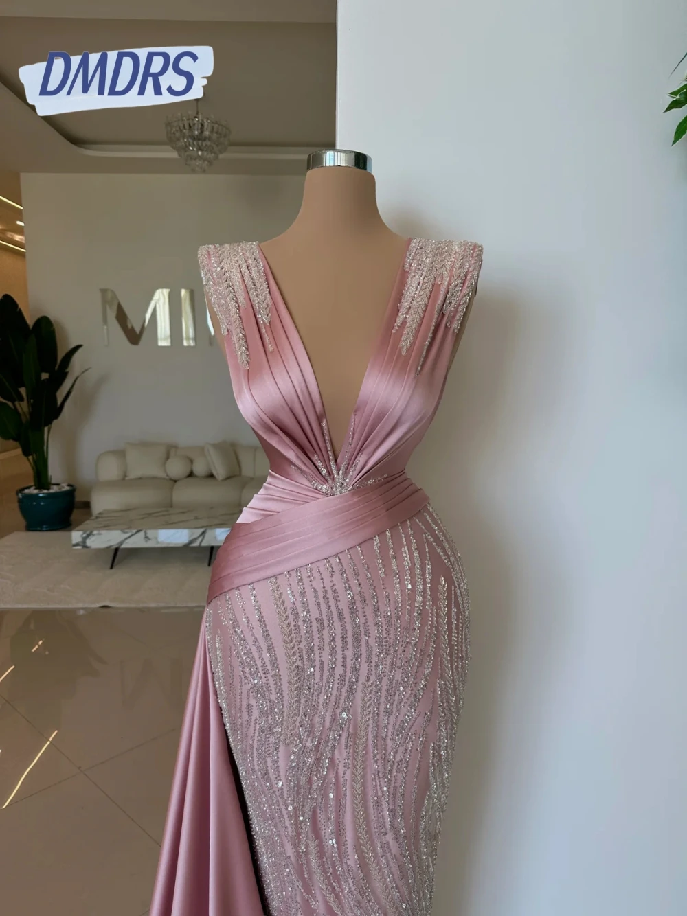 

Shiny V Neck Valentine’s Day Prom Gown Elegant Straight Evening Dress With Satin Side Tail Customized Tank Sleeves Charming Wear