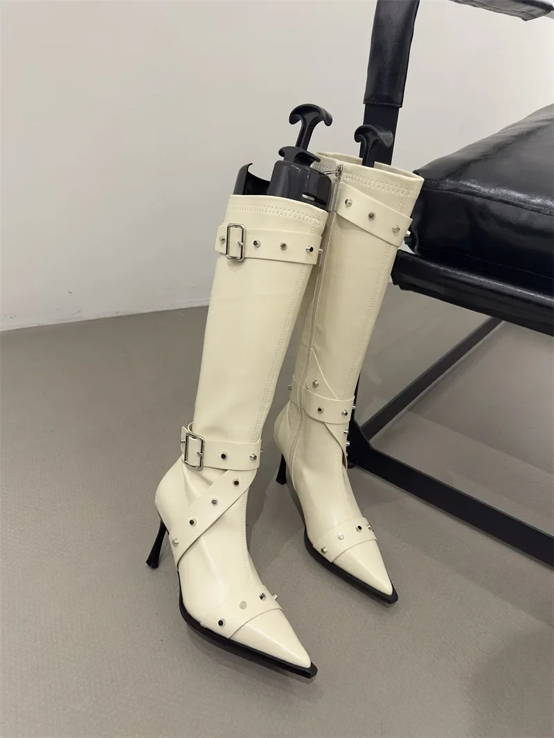 Buty do kolan dla kobiet Cool Metal Pointed Toe High Heels Fashion Western Boots Female Rivet Buckle Sexy Ladies Booties