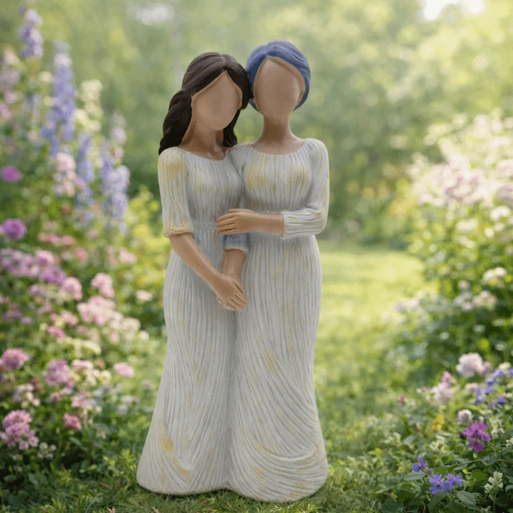 Sister Mother and Daughter Statue Resin Craft Elegant Mom Daughter Finger Heart Sculptures Modern Hand-Painte Family Sculpture
