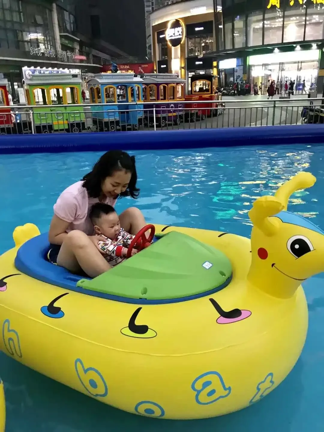 Water Park Games Kids Electric Motor Boat Battery Inflatable Bumper Boat For Pool