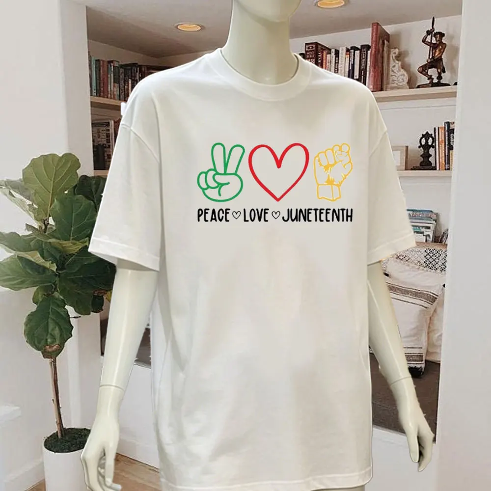 

Футболка Juneteenth: Мир, Любовь, Черная культура, Черная история, Black Lives Matter, Melanin Clothes