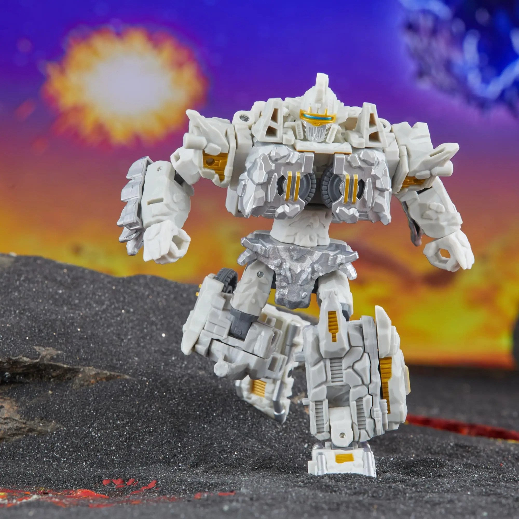 Transformers Legacy United Deluxe Class Infernac Universe Nucleous, 5,5-inch converteerend actiefiguur, 8+