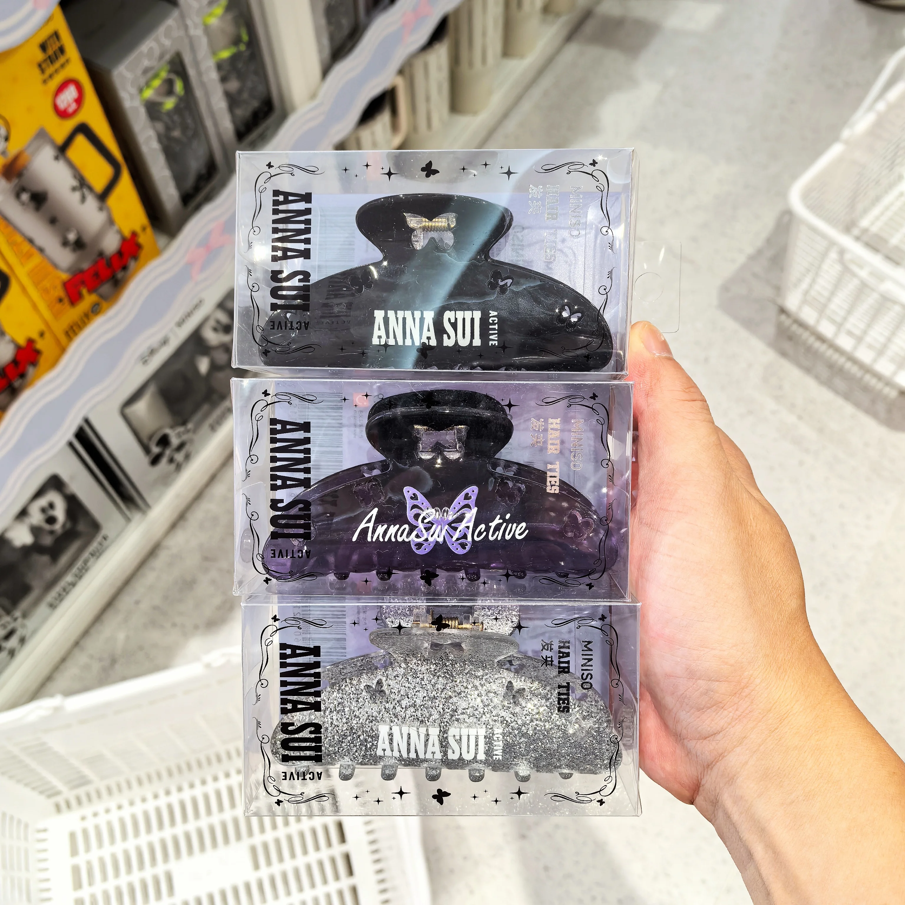 

Anna Sui Sports Collaboration Openwork Butterfly Hair Claw Clip - Elegant Non-Slip Hairpin for Women, Gym Party Everyday Style