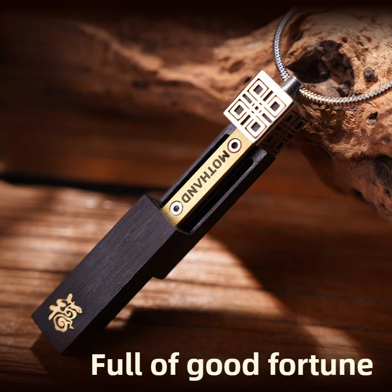 Magic Hand EDC Fu Card Pendant Blood Sandalwood Rosewood Dingding Fingertip Push Card Decompression Toy
