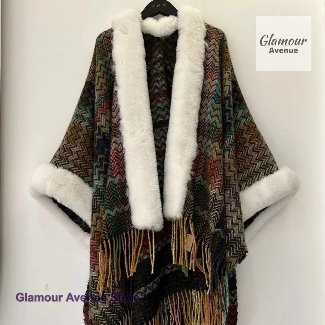 

French ethnic shawl in autumn and winter with a long retro cloak tassel cloak travel holiday style leisure fur collar outside.
