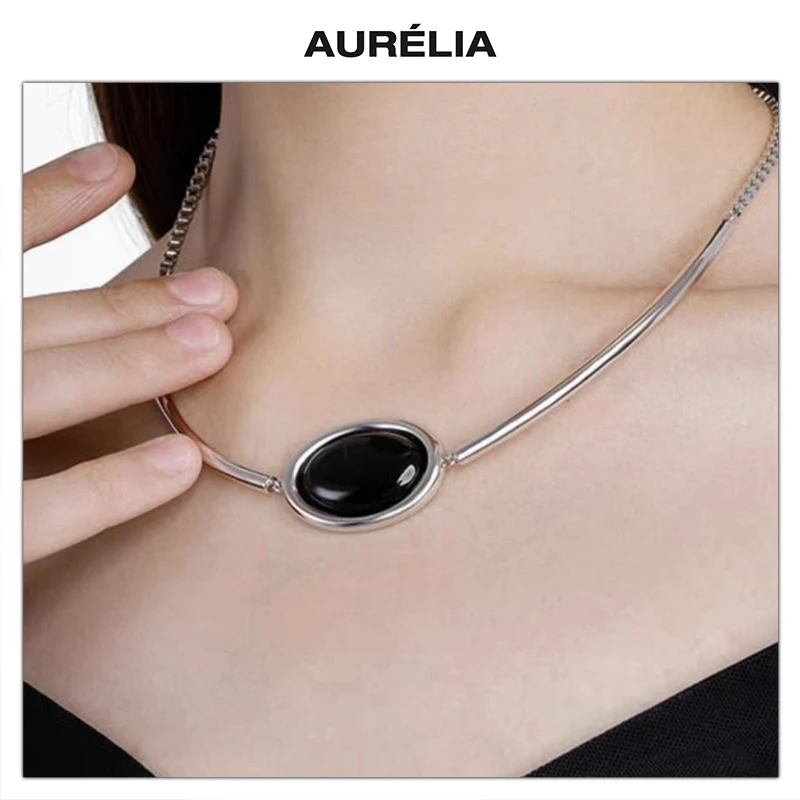 

Fashion Forward Metal Copper Plated Platinum Oval Black Agate Pendant Necklace Woman Glamorous Jewelry