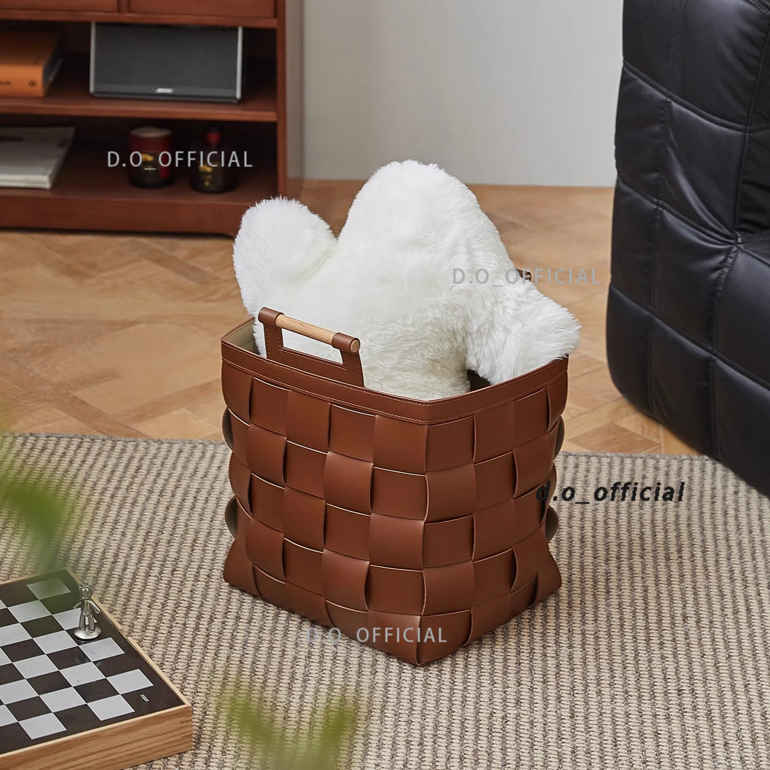 Retro light luxury storage basket hand-woven Nordic home storage basket saddle leather high-value cloakroom dirty clothes basket