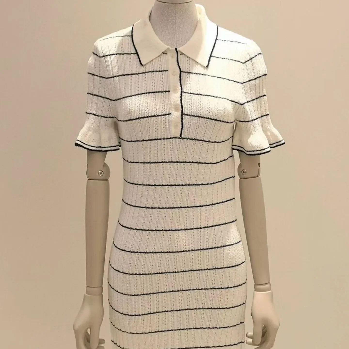 

2025 женское новое стильное белое полосатое платье с лацканами и короткими рукавами, облегающее вечернее платье