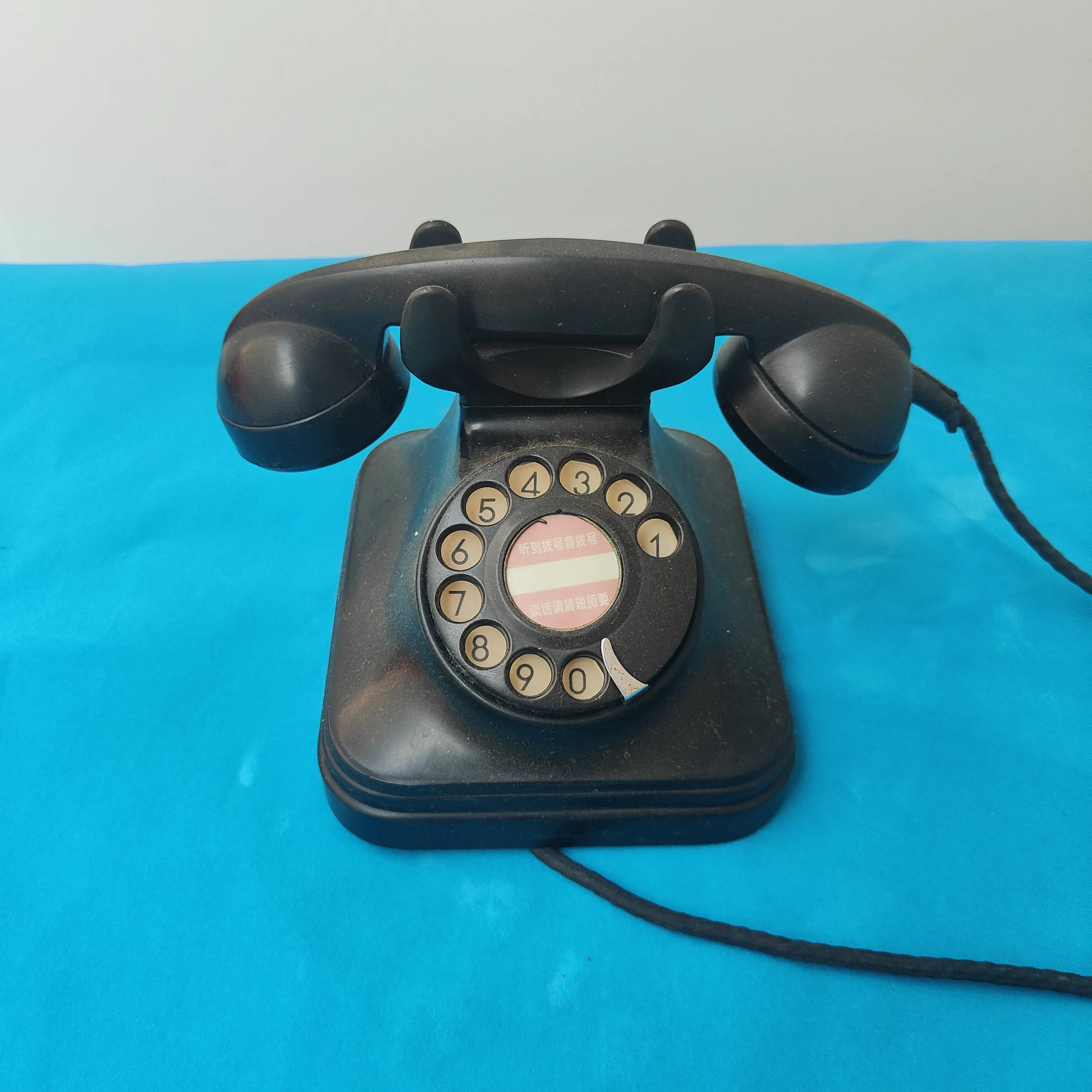 Nostalgic collection dial phone retro film and television props decorative ornament