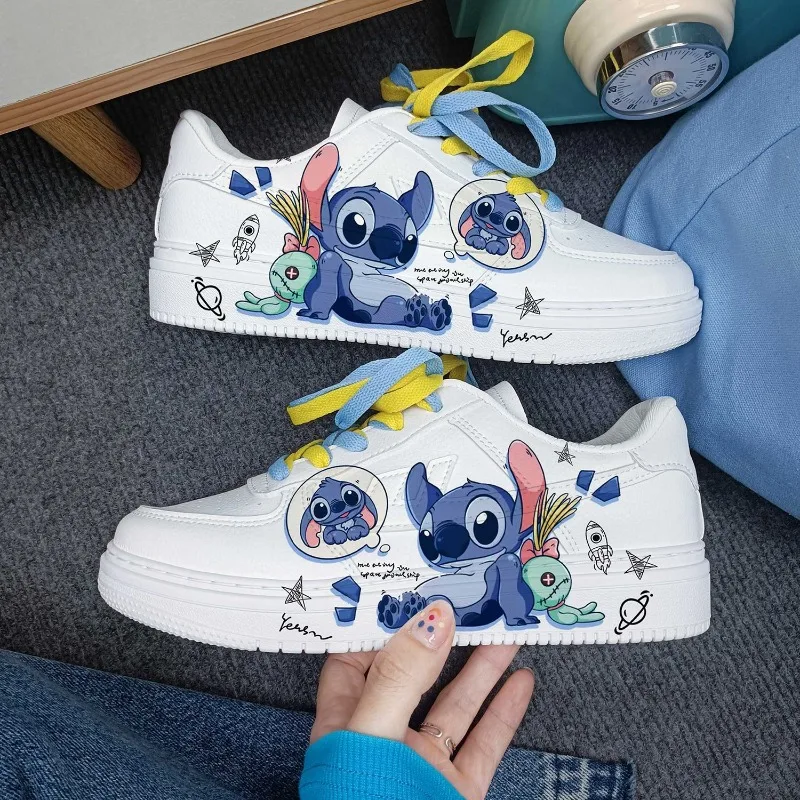 

Модные универсальные повседневные кроссовки с милым рисунком Диснея для мужчин и женщин, спортивные белые туфли, парный стиль, праздничный подарок.