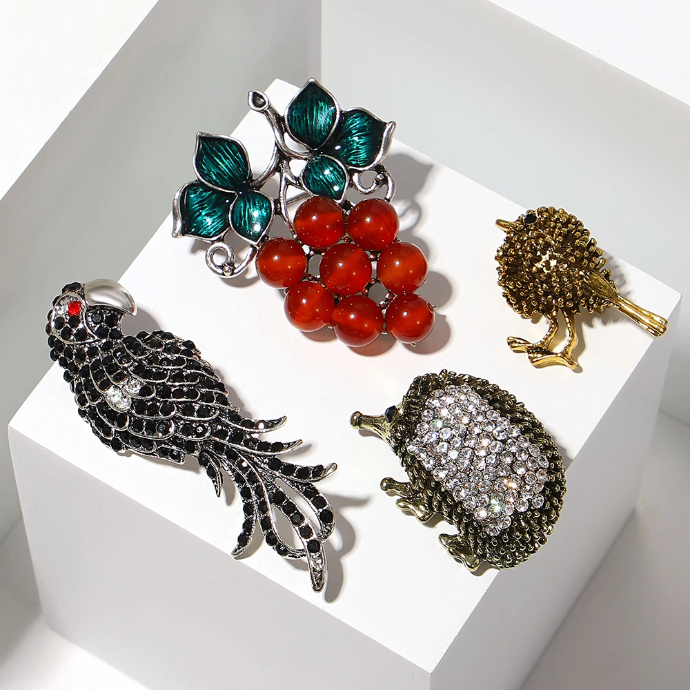 ALLYES Cartoon Enamel Animal Funny Brooch for Women Christmas Gifts Cute Grapes Bird Hedgehog Brooches Pin Jewelry Accessories