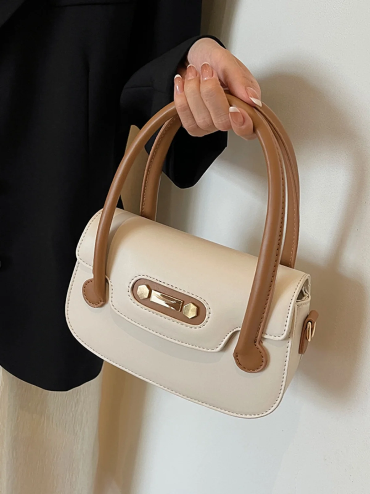 

High-end Niche Design Contrast Color Bag 2023 New Women's Bag Popular Crossbody Bag Hand Square Bag