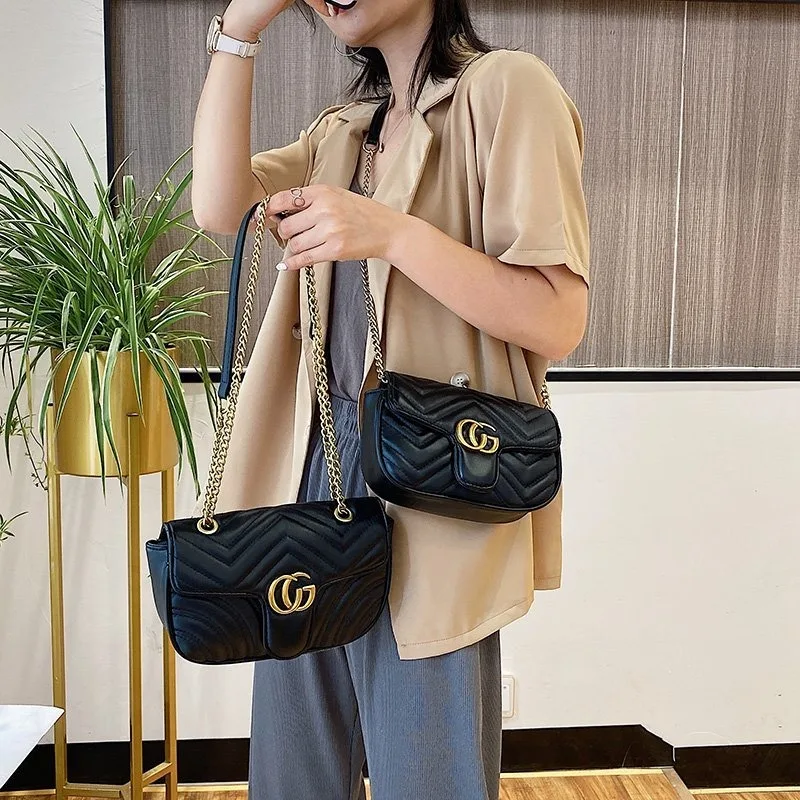 

Practical Crossbody Bag for Travel Office Daily Use Faux Suede Material Multiple Pockets Lightweight Durable