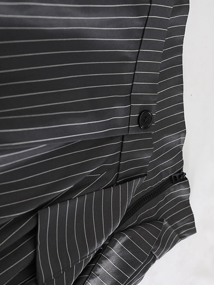 [EAM] High Waist Gray Striped Irregular Pleated Elegant A-line Half-body Skirt Women Fashion Tide New Spring Autumn 2026 1DJ7864