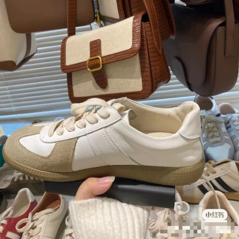 

Fashionable vintage German-style shoes with round toes, lace-up design, versatile casual leather sneakers for women