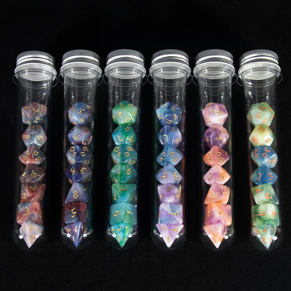 

Набор разноцветных блестящих кубиков, многогранные кубики для семейных развлечений и ролевых игр D&D, настольные игры, 7 шт., D4-D20, с трубкой