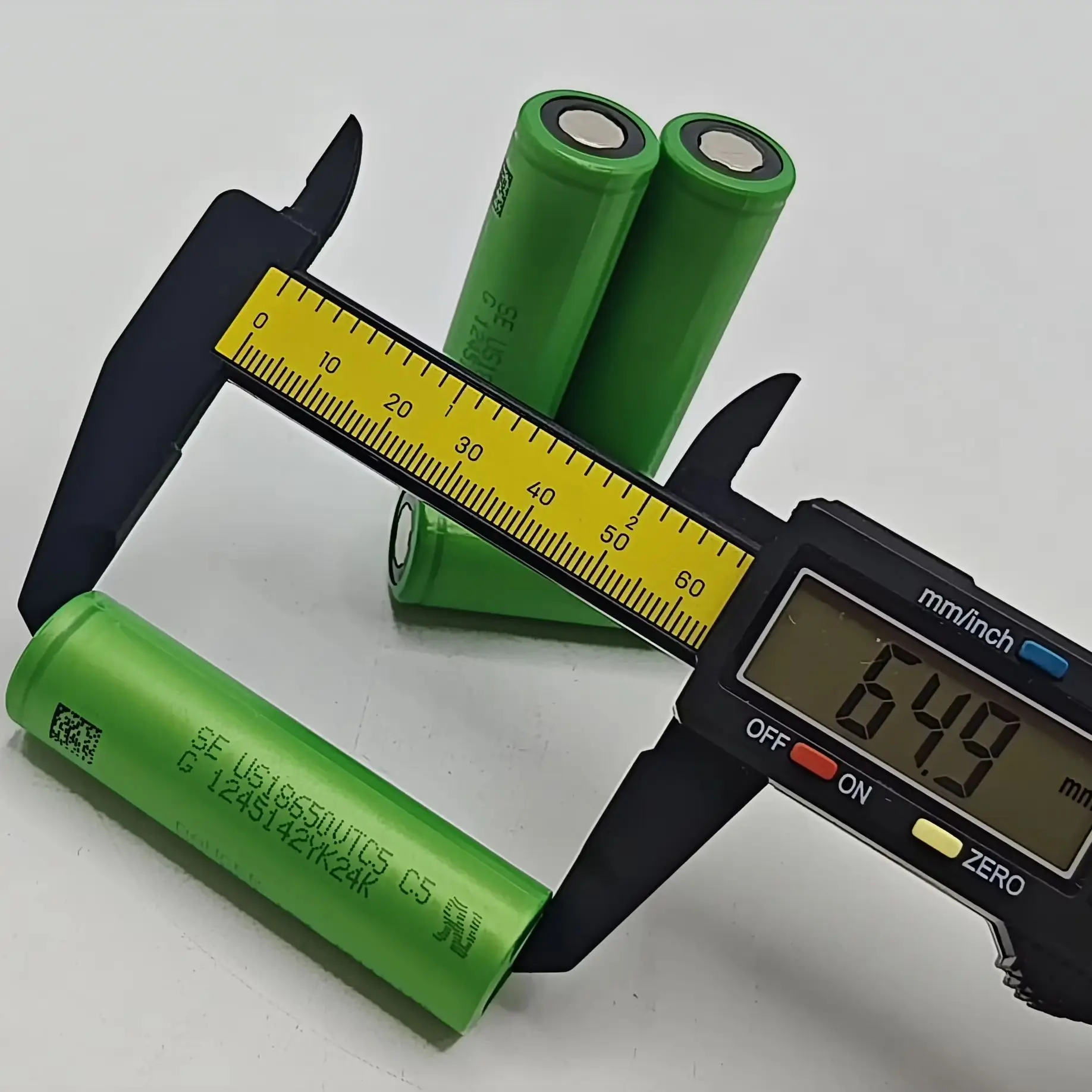 100% brand new  VTC5 3.7V 2600mah Lithium Rechargeable 18650 Battery 30A Discharge for All Kinds of Electroni