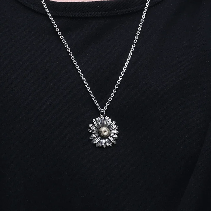 DAMAI New Summer Daisy Flower Pendant Necklace Men's Retro Personalized Boyfriend Gift Fashionable Jewelry Accessory
