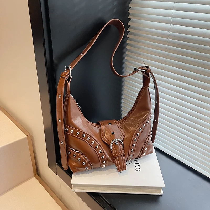 

Oil wax leather horn bag rivet heavy-duty motorcycle bag high-end feel single-shoulder cross-body bag