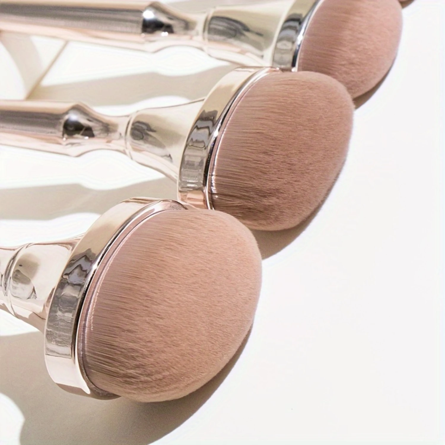 ชุดแปรงแต่งหน้ารูปไข่ระดับพรีเมียม 9 ชิ้น - ด้ามจับชุบไฟฟ้า ไร้แอลกอฮอล์ ทุกสภาพผิว - ของขวัญสําหรับผู้หญิงในอุดมคติ