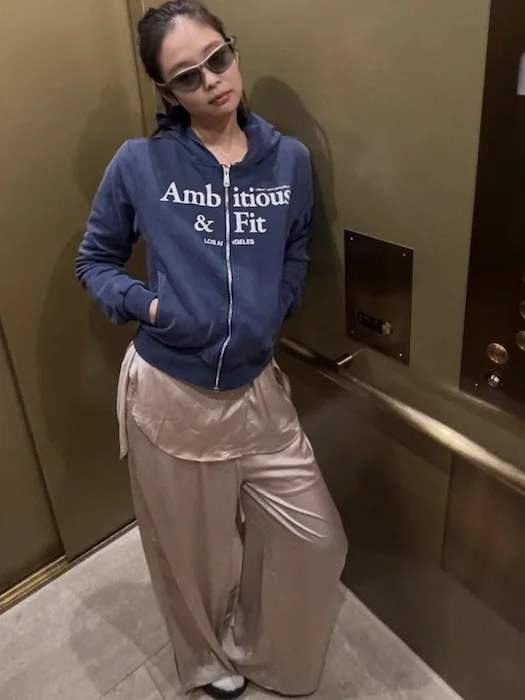 

Blue Letter Print Zipper Long Sve Hoodie Jaet Spring Autumn New Sle Jennie Casual Comfortable Cotton Knitted Top