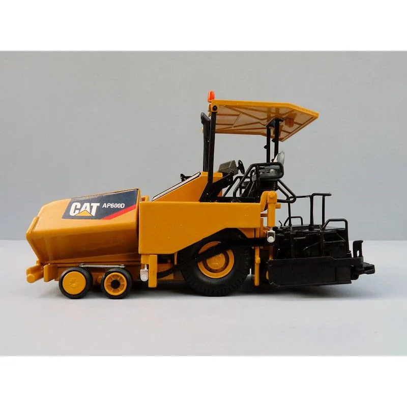 N-55260 1:50 CAT  AP600D Asphalt Paver toy