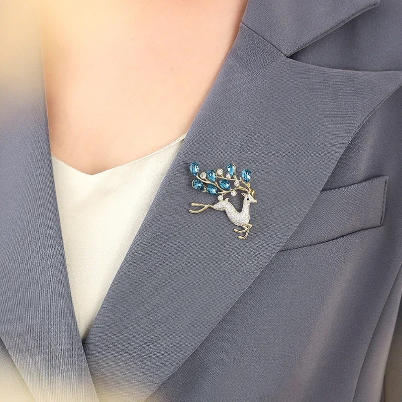 Fashion Full Rhinestone Deer Brooches For Women New Year Blue Crystal Animal Lapel Pins Christmas Jewelry