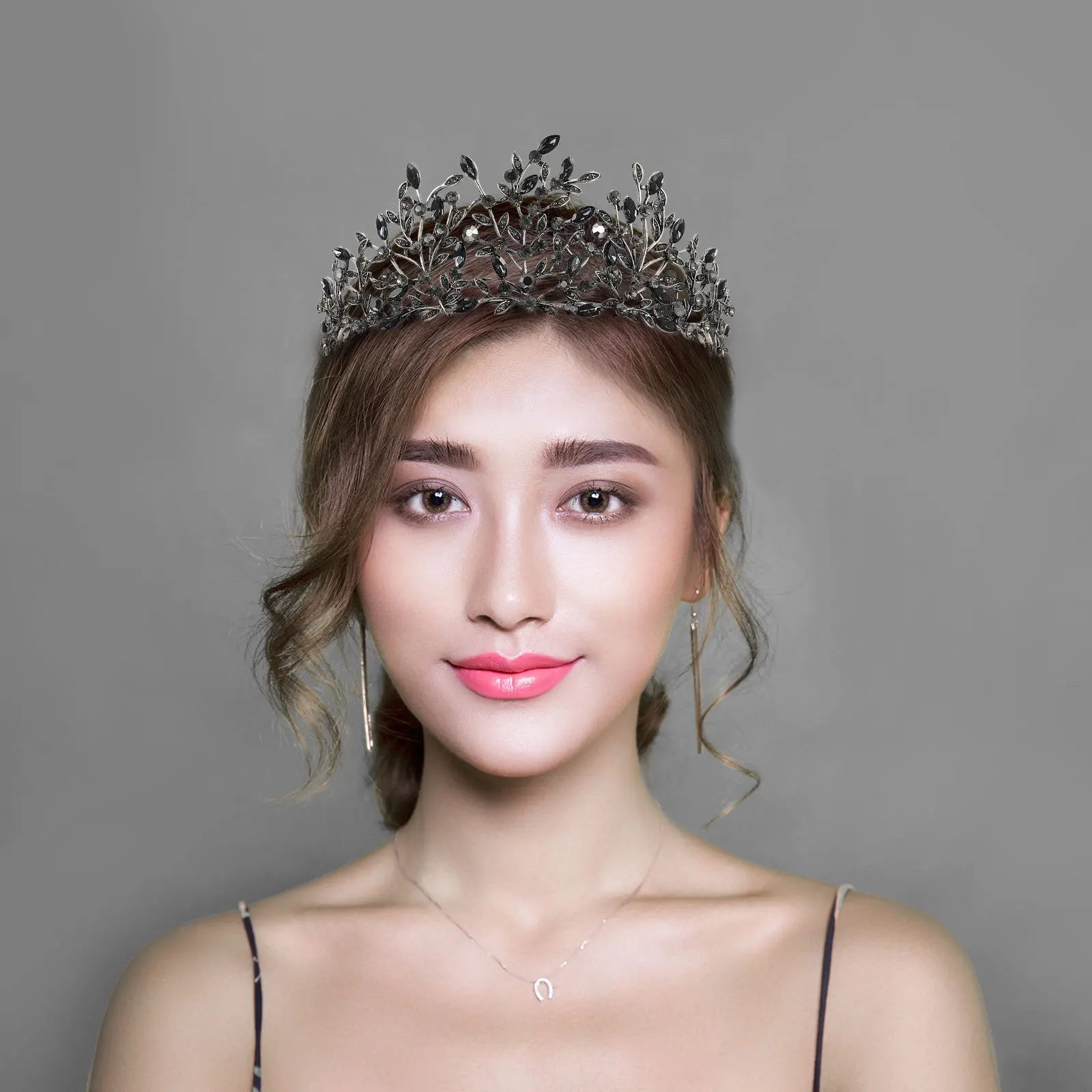 

1Pcs Bride Crown Fine Crafted Crown Headband Elegant Hair Decor for Bridal Wedding Birthday Celebration Gift