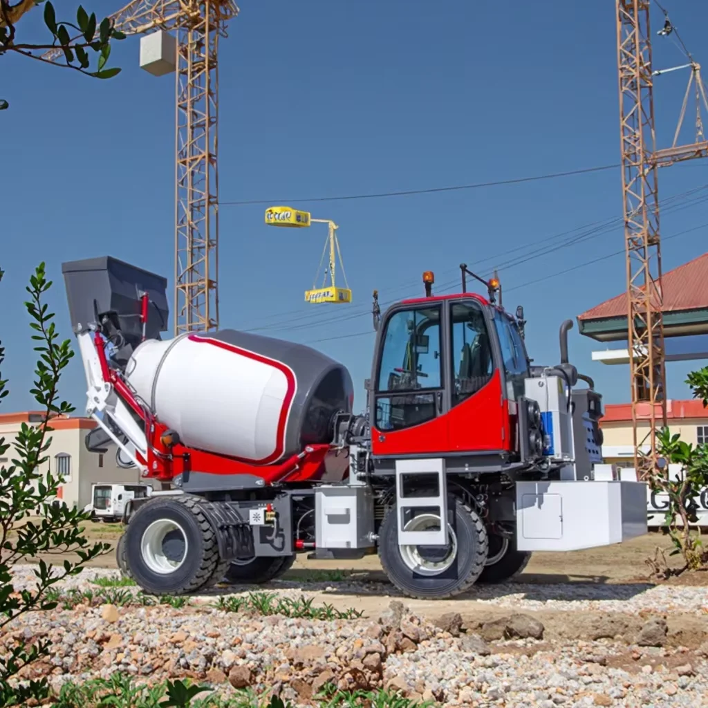 Совершенно новый 4-метровый автоматический бетоносмеситель с самозагрузкой из Китая с подшипником сердечника двигателя и коробкой передач для строительства