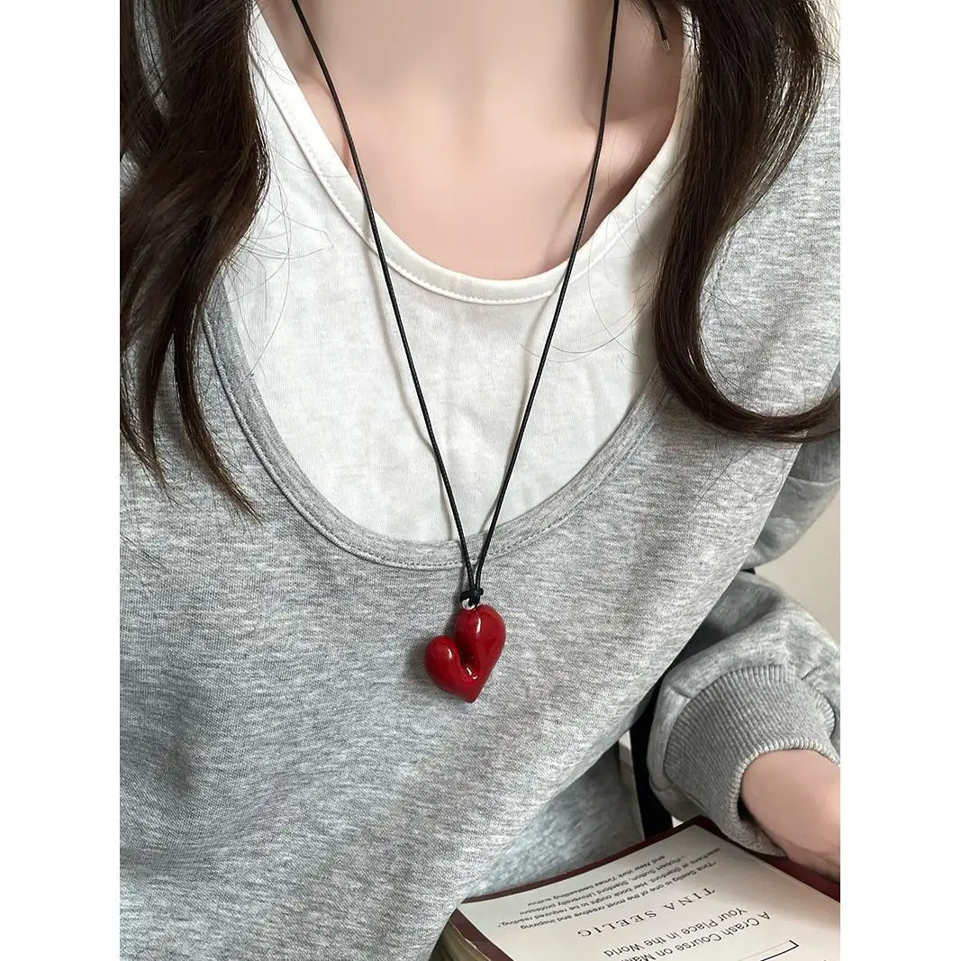 New irregular heart-shaped pendant necklace with adjustable pull-out sweater necklace accessory