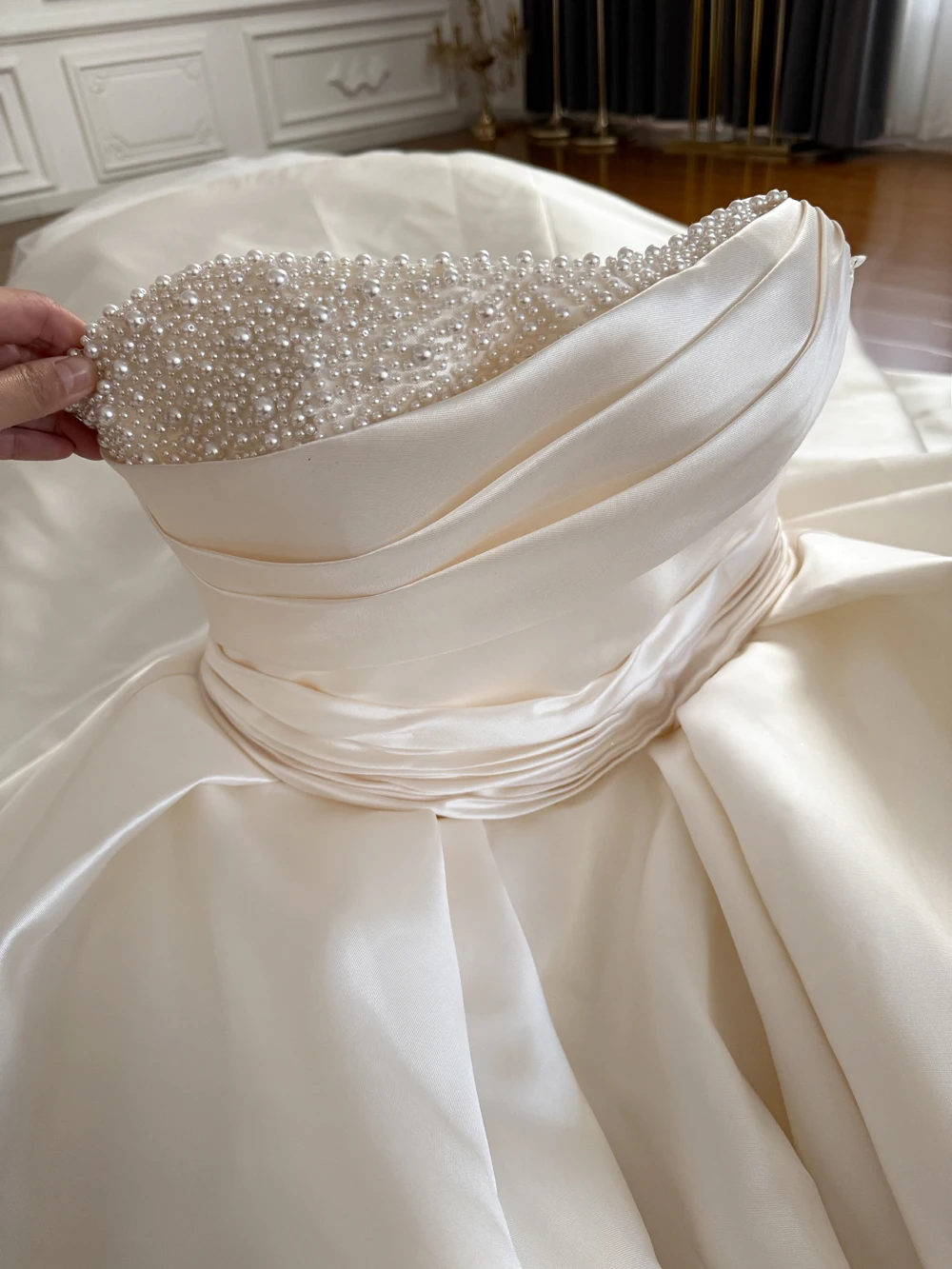 تخصيص NS5057 أماندا نوفيس فستان زفاف بسيط من الساتان مع قطار طويل 100 سم