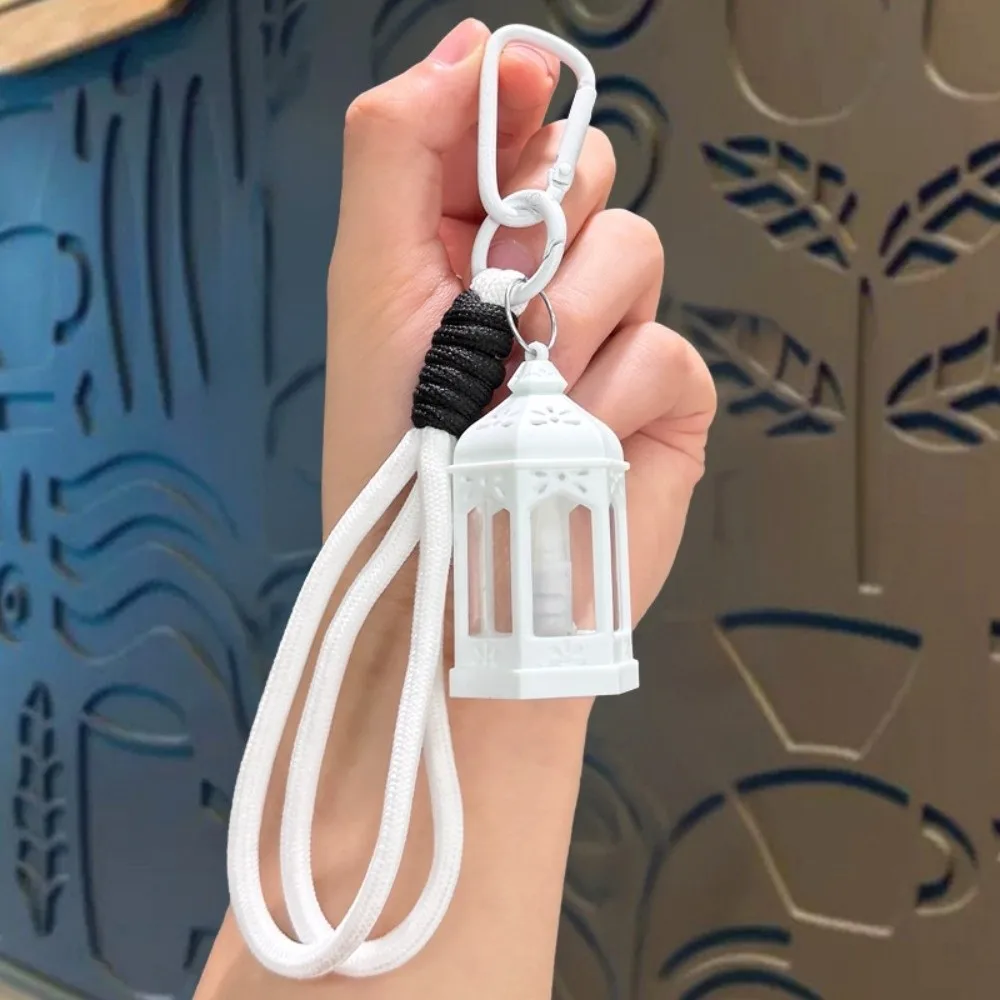 Retro Style Mini Oil Lamp Portable Miniature Lantern Light Vintage Design Decorative Keychain Ornament Desktop Decor