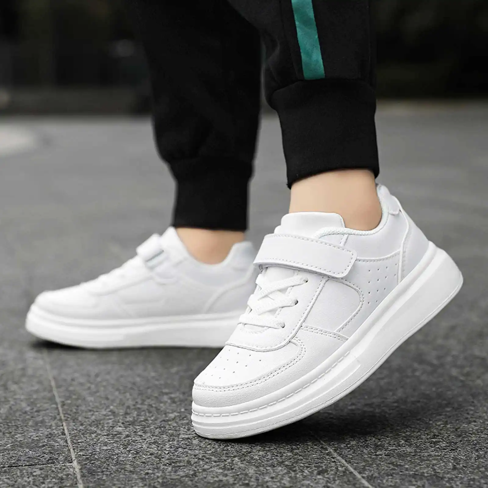 Weiße Leder-Kinderschulschuhe, lässige modische Turnschuhe für Jungen und Mädchen, weicher Boden, rutschfeste Outdoor-Sporttrainer – Detail 9