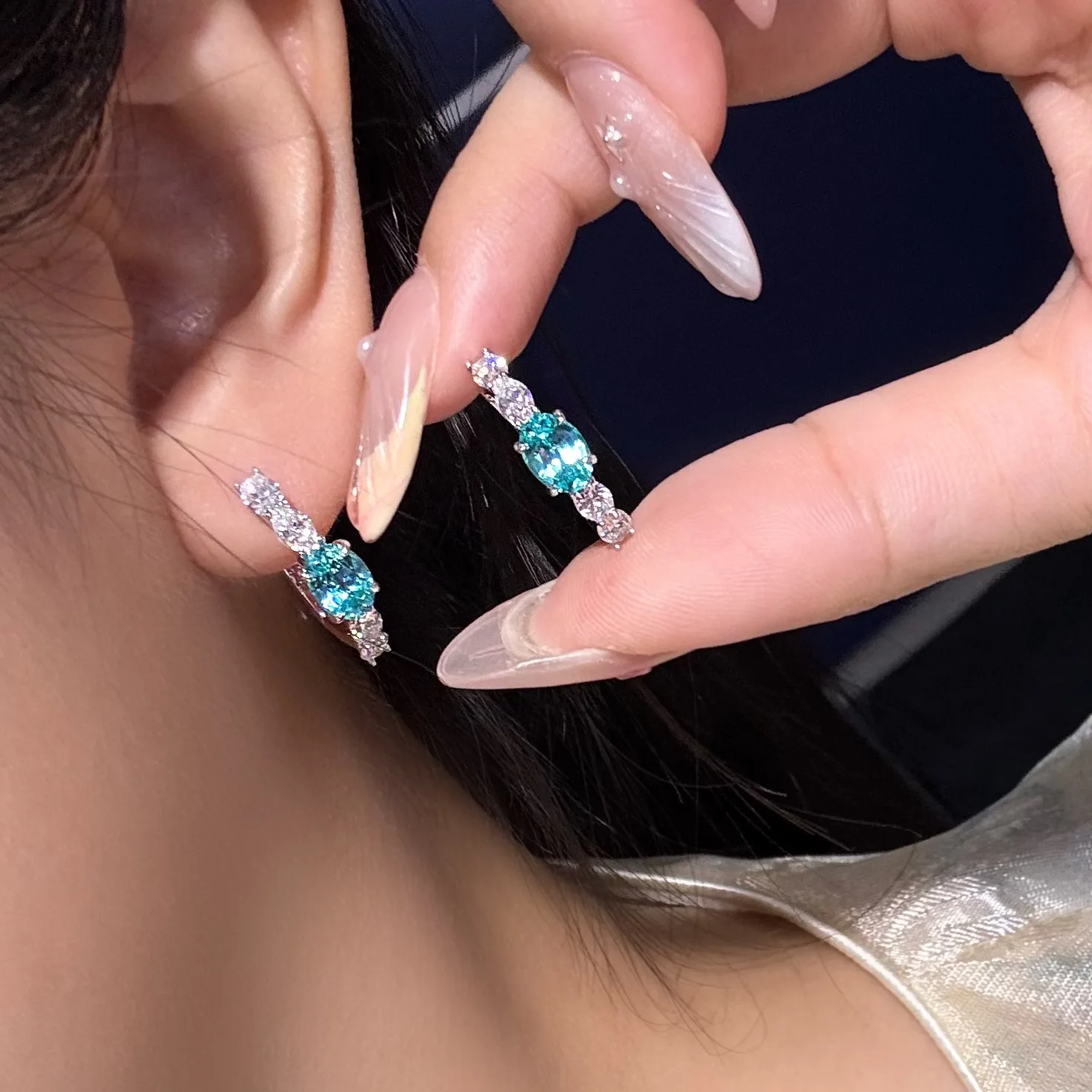 

New S925 silver gemstone egg shaped 1ct earrings 5 * 7 elegant temperament earrings niche design earrings buckle wedding jewelry