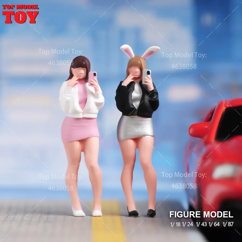 

Painted Miniatures 1/64 1/87 1/18 1/43 Slightly Chubby Girl Taking Selfies Scene Figure Dolls Unpainted Model For Cars Vehicles