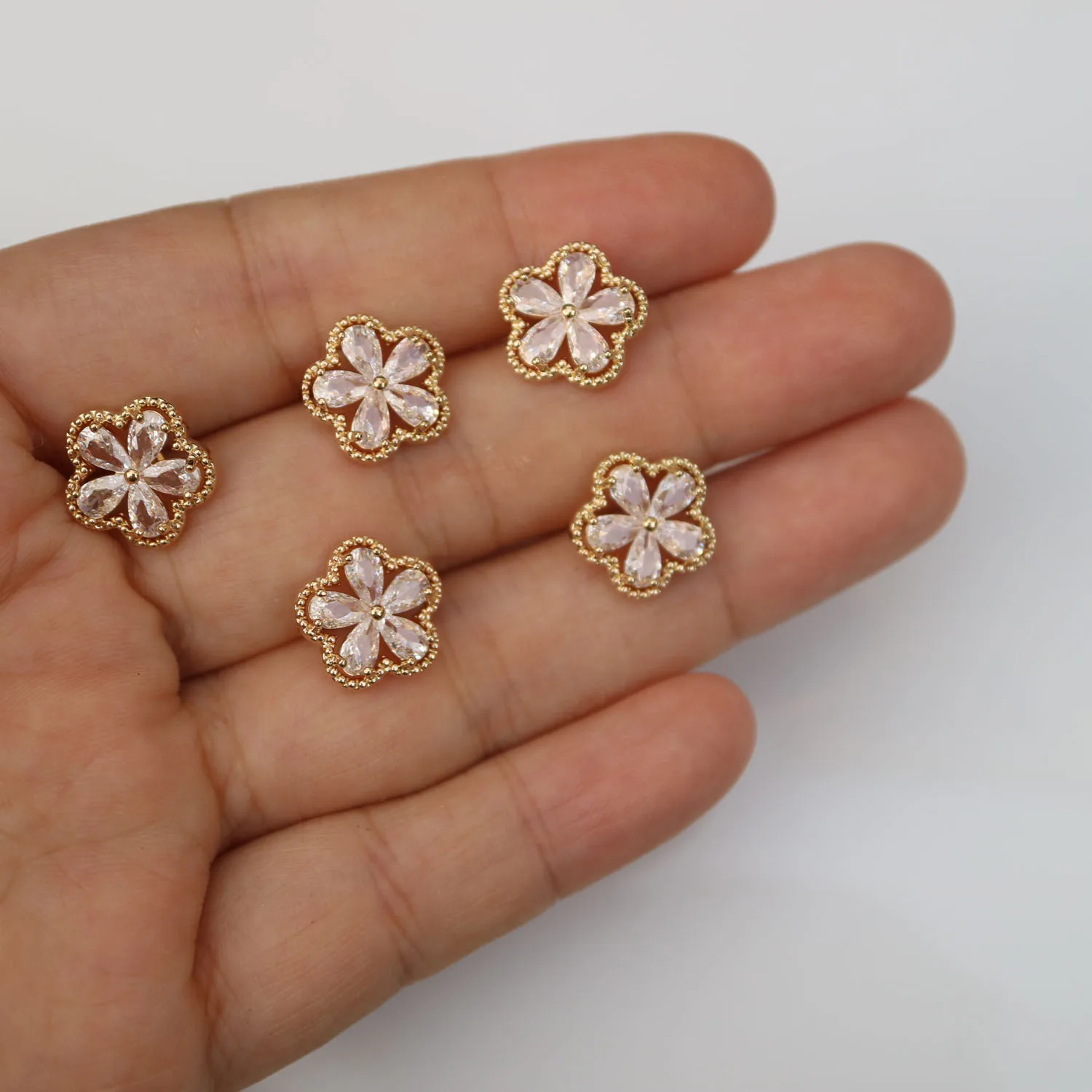 5pc/lot Luxury crystal flower buttons Cubic zirconia button for shirt Decorative CZ sewing buttons for cashmere Knit cardigan