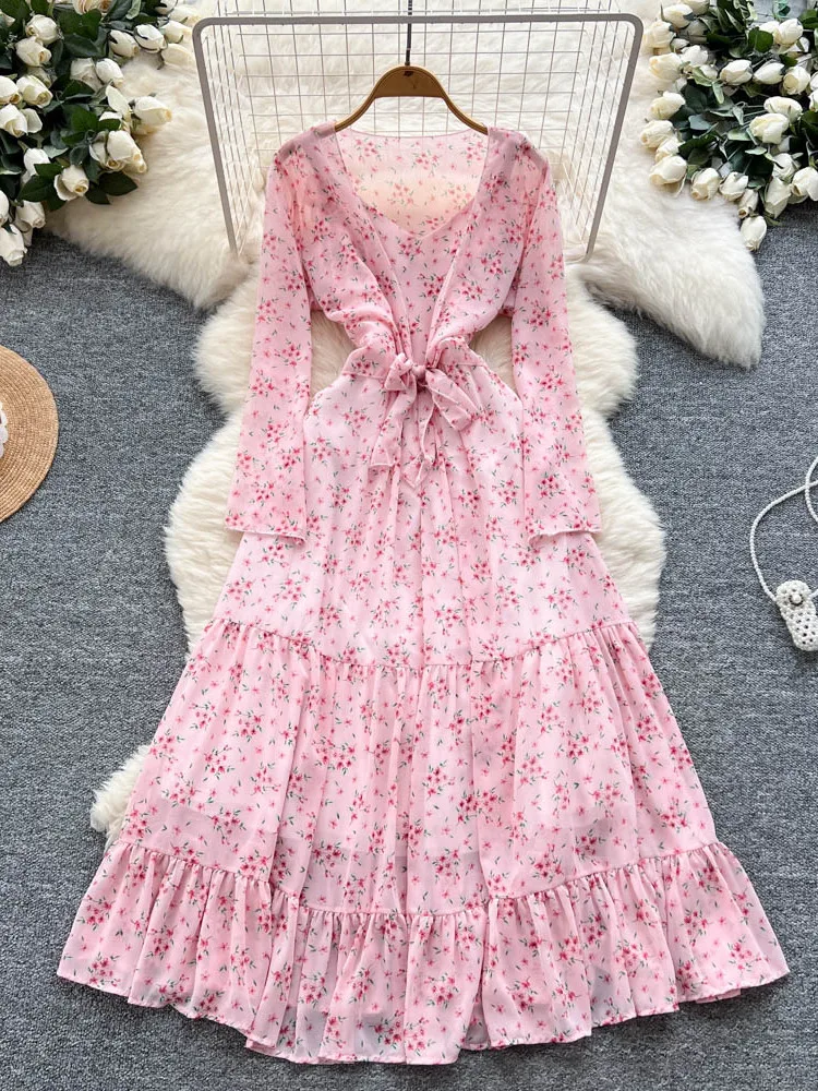 ชุดเดรสยาวปานกลางทรงเอ กระโปรงยาวทรงเอ ผ้าลูกไม้ลายดอกไม้  รุ่นใหม่ปี 2025  พร้อมสายรัดเอว  ทรงเข้ารูป  สไตล์เกาหลี