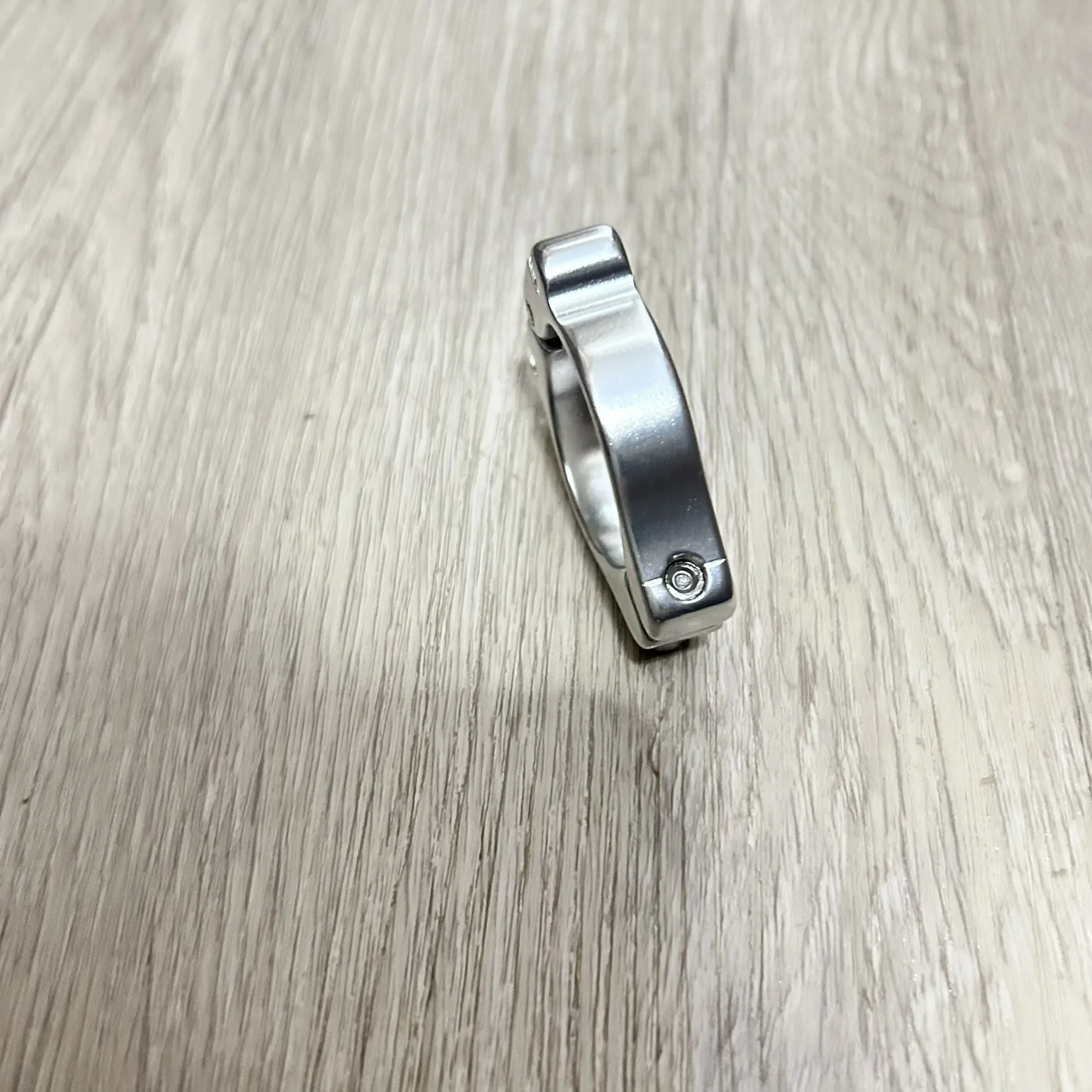 Desviador delantero aluminio con guía de cable y tope doble orificio - imagen 4