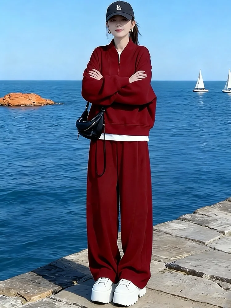 

Свободный спортивный костюм в корейском стиле: женский красный свитшот и широкие брюки, комплект из двух предметов, весна 2026, модный хит