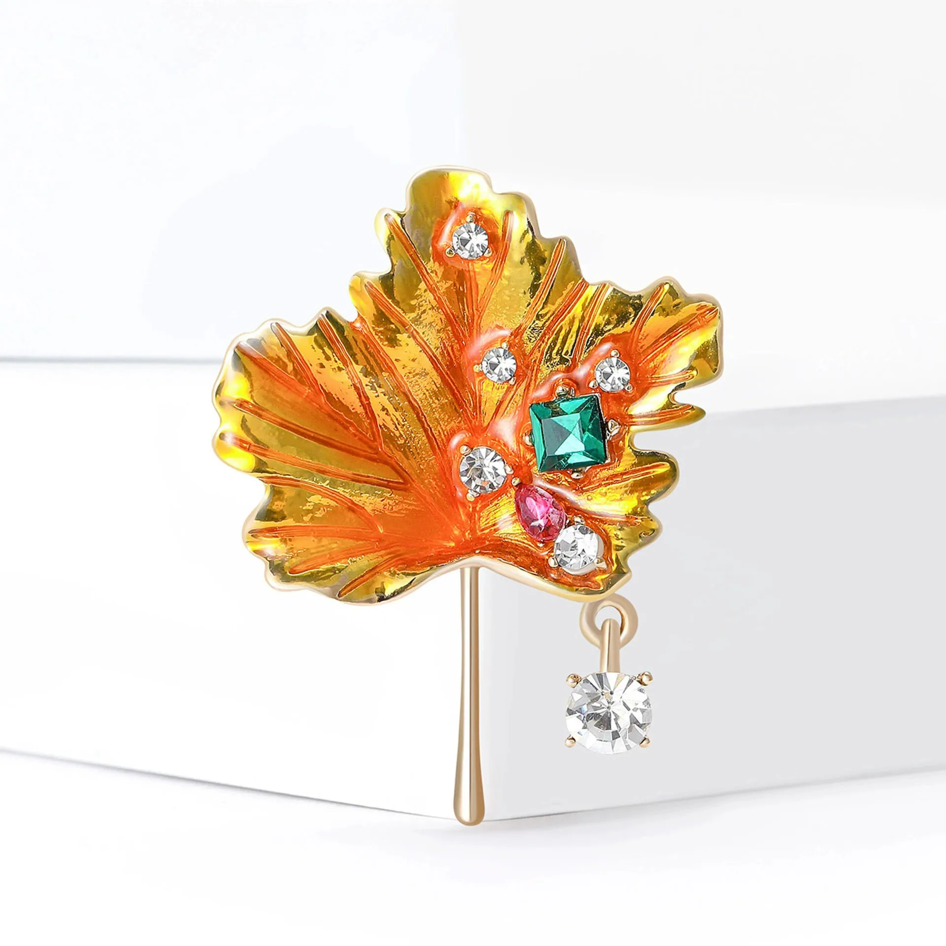 Rhinestone Maple Leaf Brooches for Women Plant Leaf Pins Banquet Party Backpack Gifts Jewelry Accessories