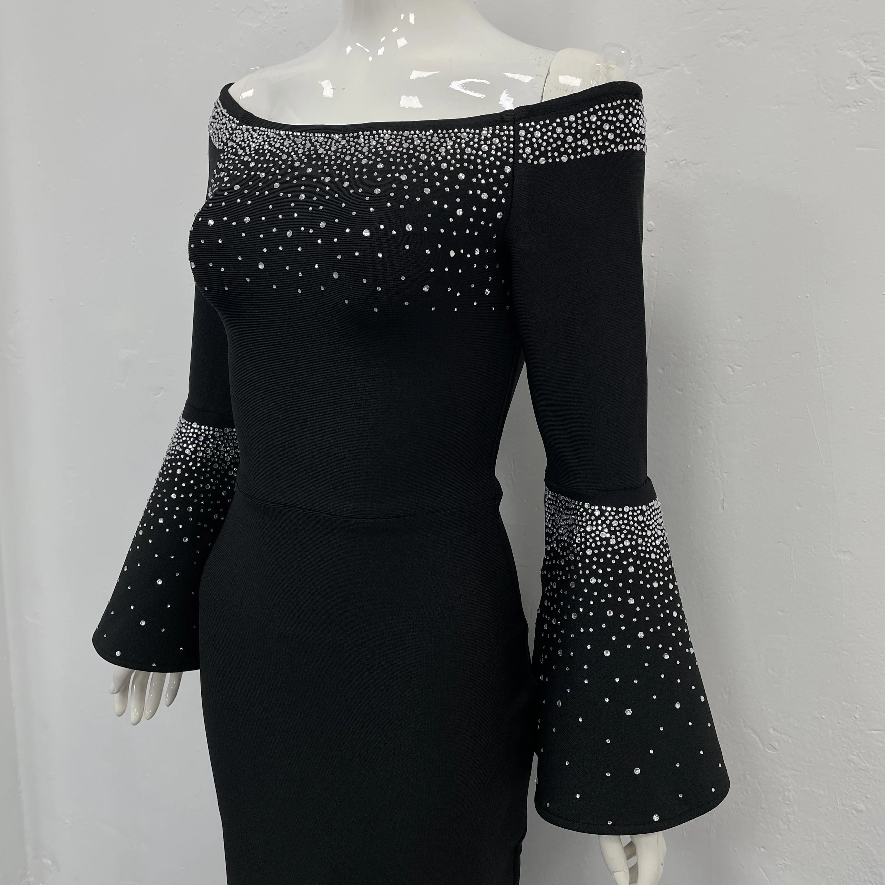 ชุดเดรสยาวสไตล์ฝรั่งเศสแบบเฮปเบิร์น ดีไซน์หรูหราเบาๆ ทรงเข้ารูป โชว์หลัง ผูกเชือกผูกเอว สำหรับผู้หญิง