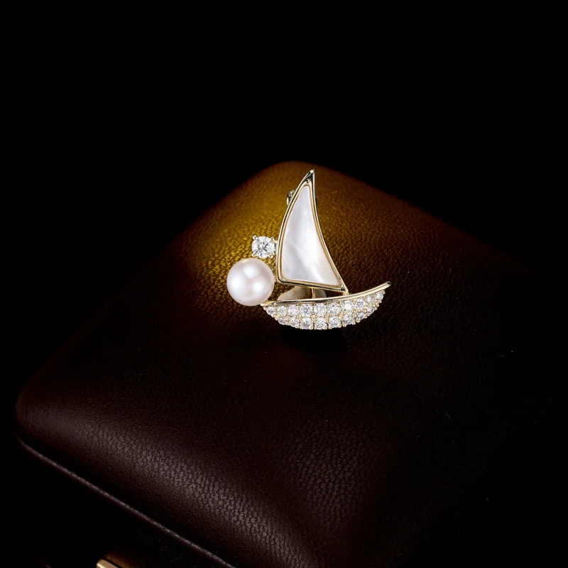 High-end Natural Shell Pearl Sailboat Brooch Smooth Sailing Niche Suit Jacket Accessory Unisex Chest Flower