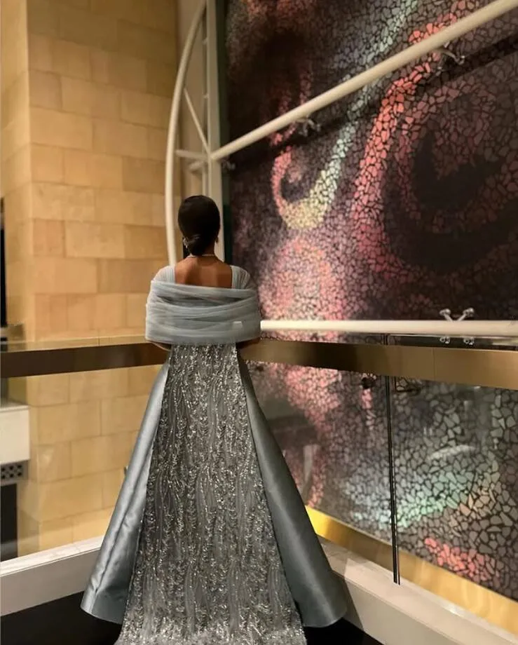 فساتين سهرة عربية فضية بطول الكاحل فساتين رسمية سباركلي بدون أكتاف وصمة عار دبي في الشرق الأوسط مخصصة للحفلات الراقصة