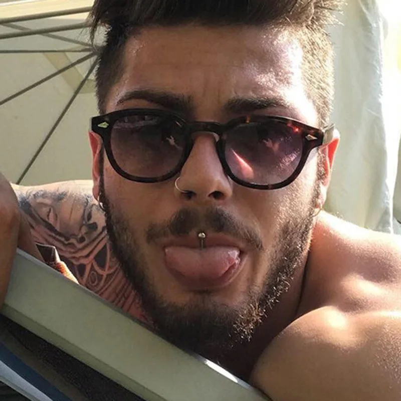 Retro-Sonnenbrille mit kleinem Rahmen, grenzüberschreitend beliebt in Europa und Amerika, vielseitig einsetzbar mit Metallscharnier