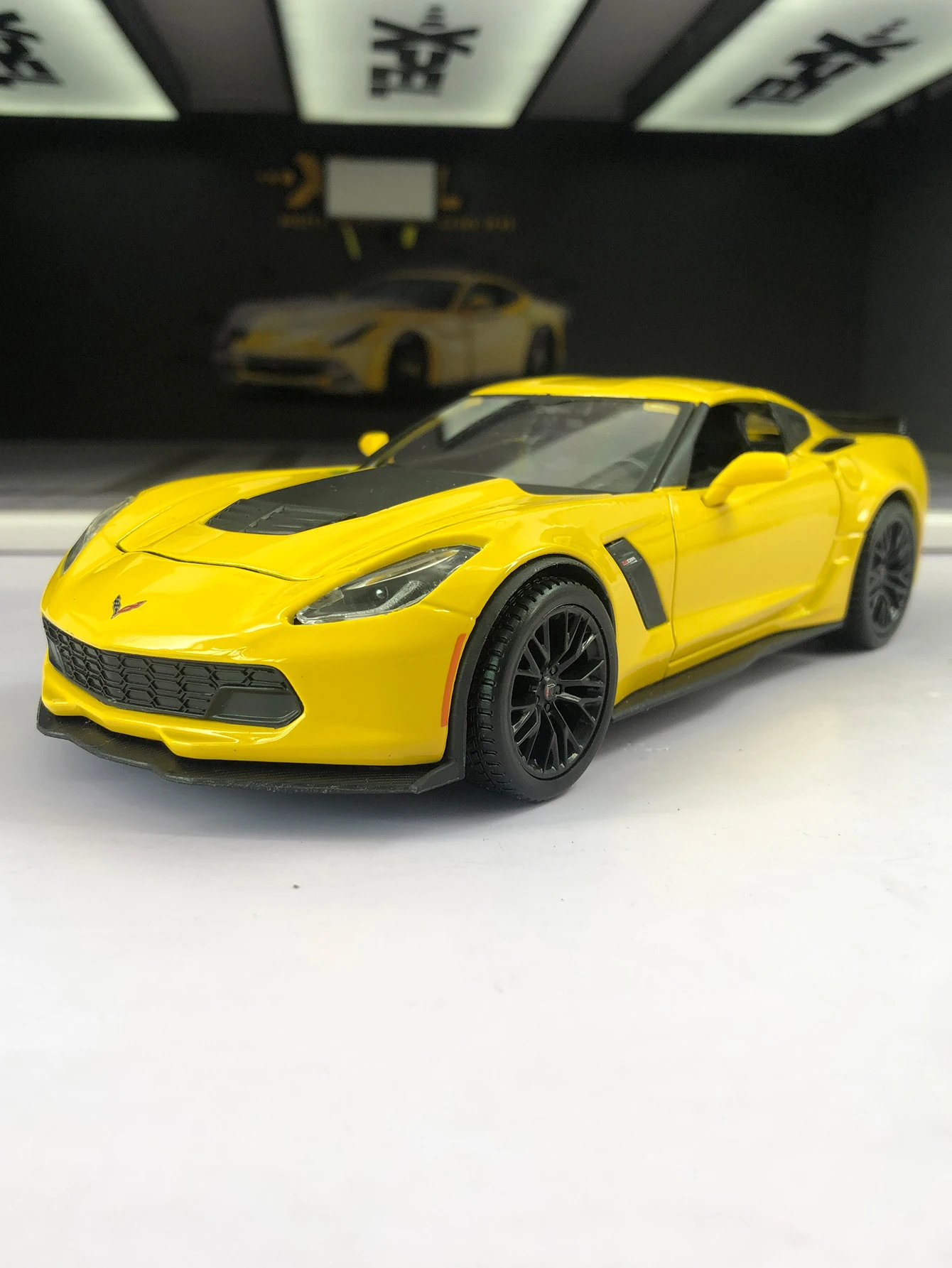 

Maisto 1:24 simulated zinc alloy 2015 Corvette Z06 model car, static ornament, metal collectible gift car