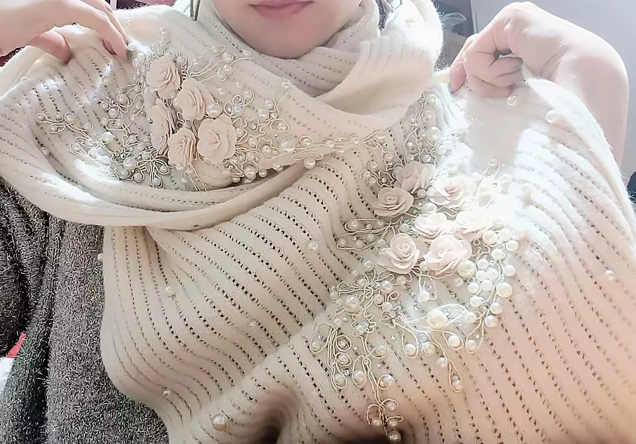 Luxury Style Pearls Beaded 3D Flowers Thick Warm Scarf Women's Winter Cashmere Blended Pashmina Shawls and Wraps Scarves