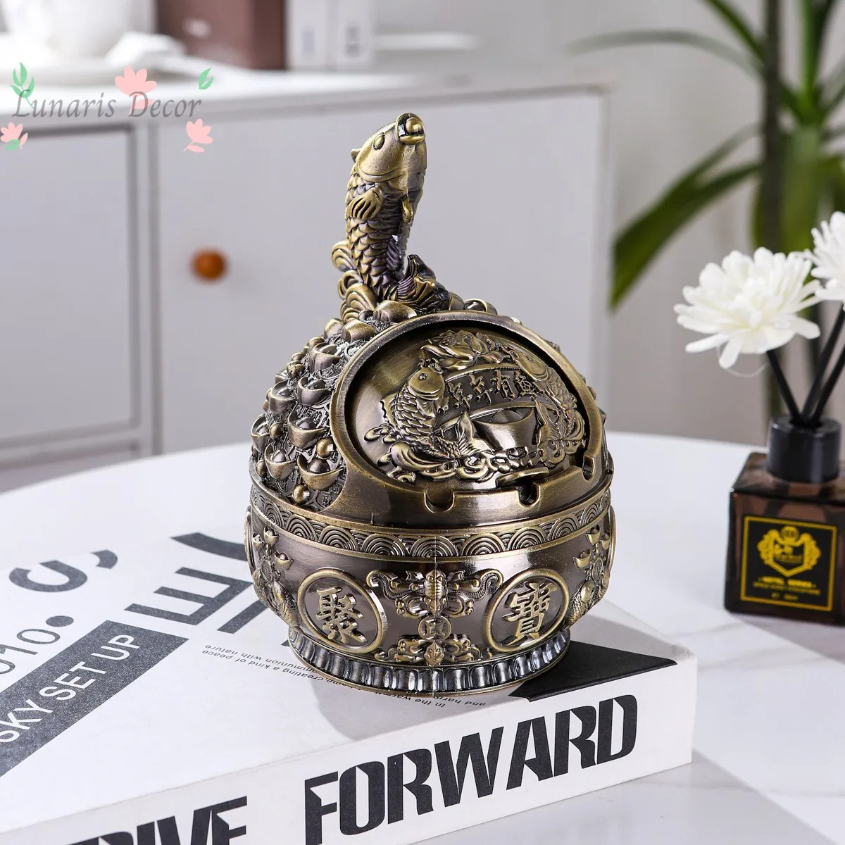 Ashtray - zodiac design - creative treasure bowl style - metal, anti-fly ash, anti-smoke, flip-top lid