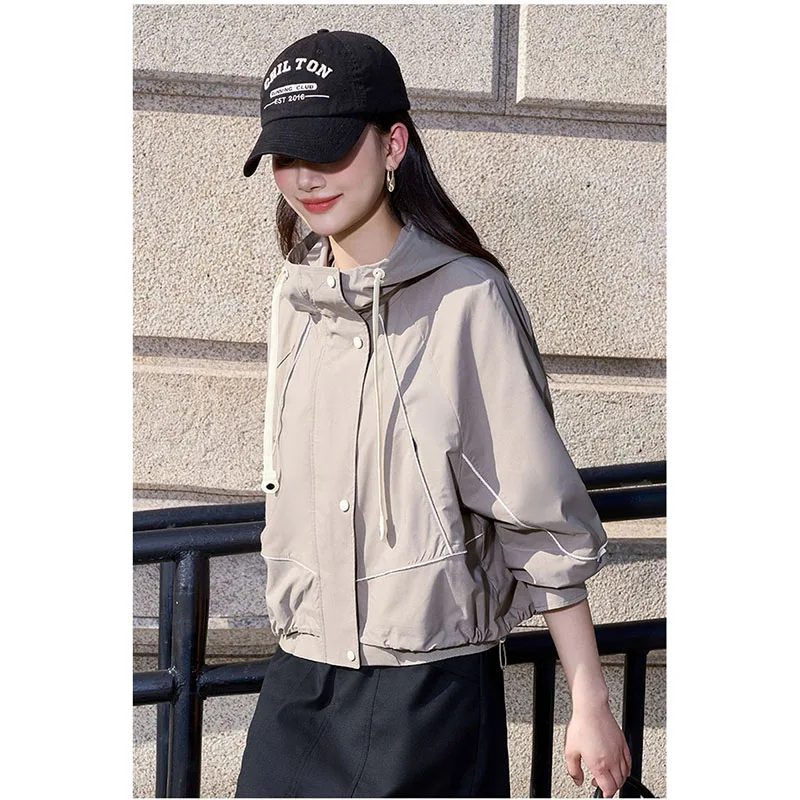 

Fashion Short Women's Casual Windbreaker Coat 2025 Spring New Female Hooded Jacket Temperament Trench Coat Loose Blouse Overwear