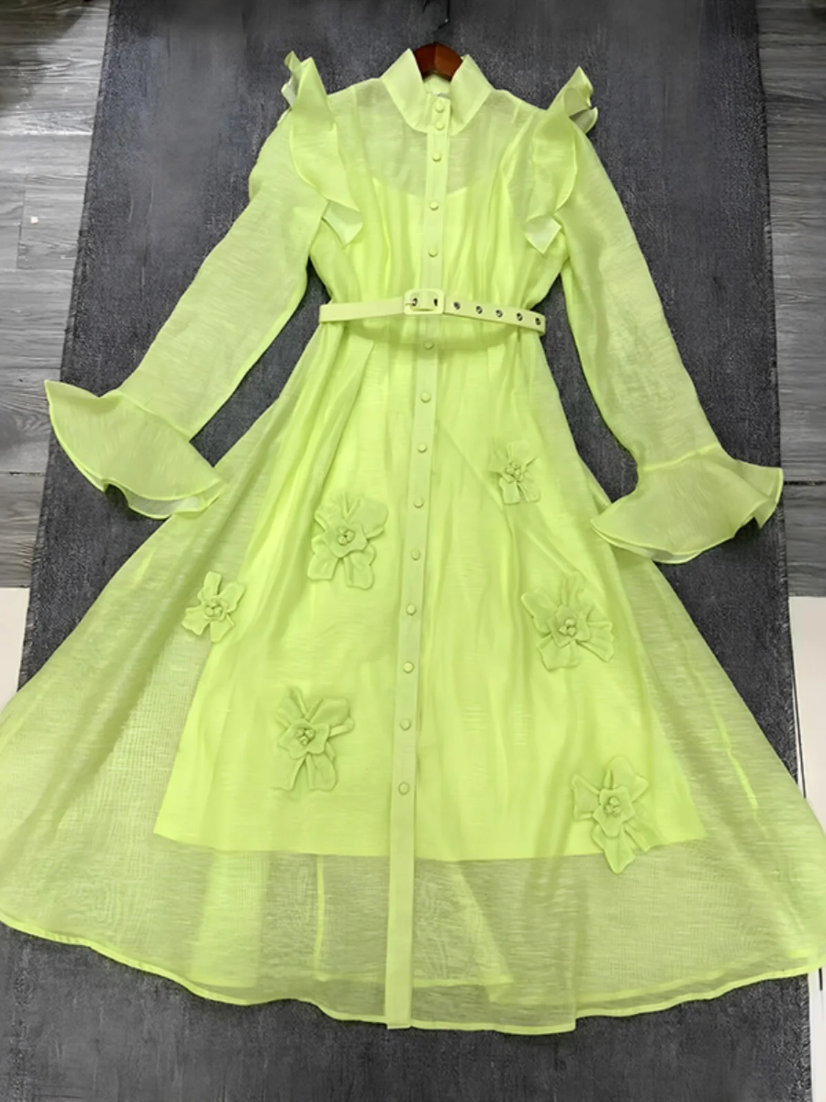 VGH Ele Long Sve Dr com Sves Alargadas e Decoração Branca em Camadas Vintage Court Sle een Dr